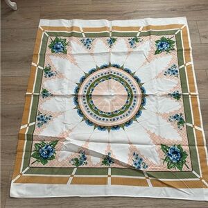 Vintage Tablecloth – Floral Medallion Design – 43" x 47"